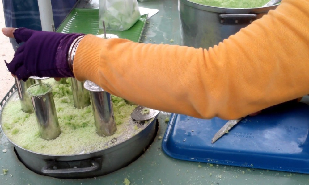 Cách làm bánh ống lá dứa