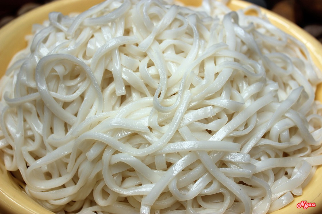 Cách làm sợi bánh canh bột gạo-3