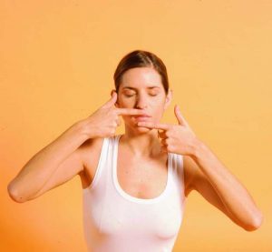 phương pháp Massage cho đôi môi