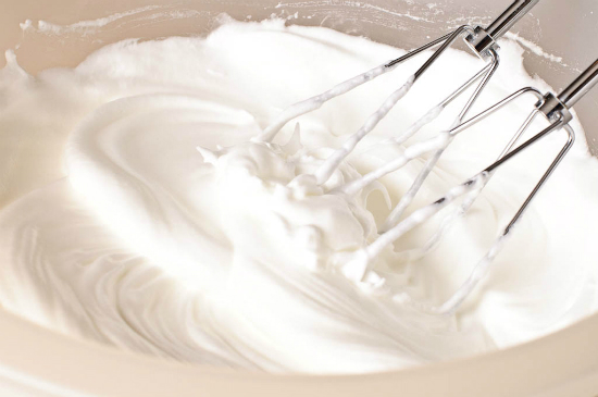cách làm kem bánh gato từ lòng trắng trứng-4