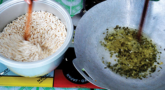 Cách lám bánh cốm gạo 1