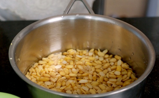 Cách nấu sữa đậu nành mè đen 1