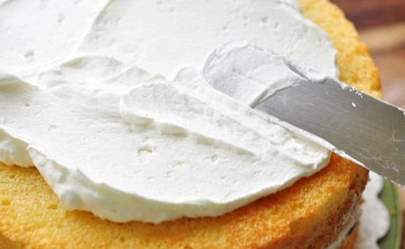 kết hợp bánh gato với kem bơ