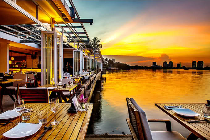 Nhà hàng The Deck SaiGon-Quán ăn lãng mạn cho 2 người ở Sài Gòn