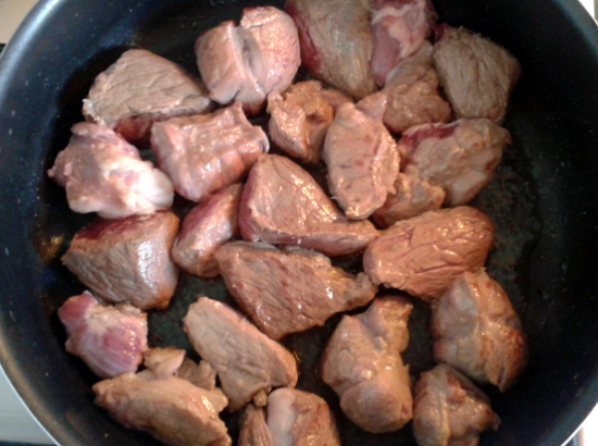Cách nấu món thịt bò nấu sốt vang kiểu Pháp cùng rượu-3
