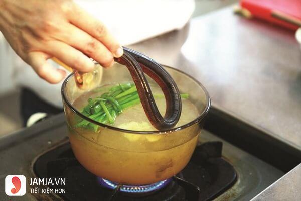 Cách nấu cháo lươn nấu với cà rốt-3