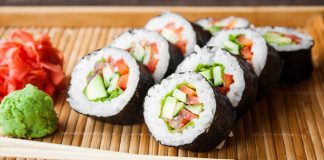 cách làm sushi kiểu Việt
