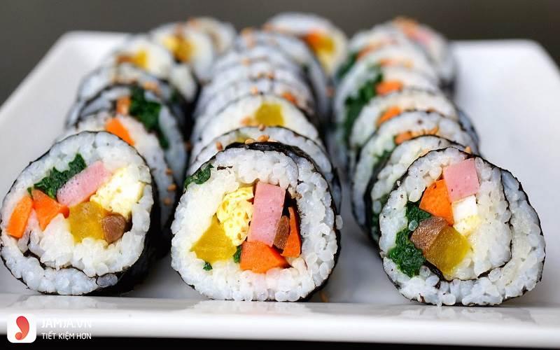 cách làm sushi trứng xức xích