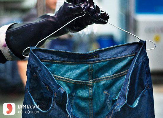 Cách nhuộm quần jeans bằng mực viết 2