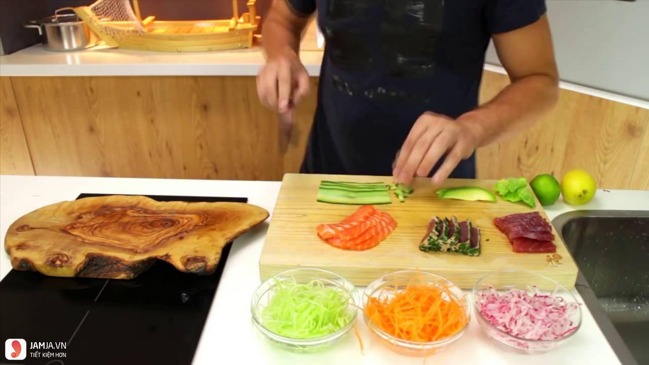 Cách làm sushi cá hồi 1