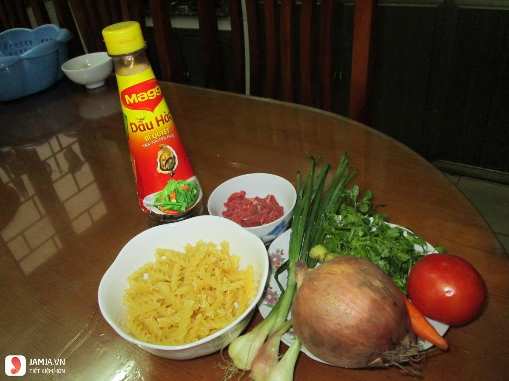 Cách làm thịt bò xào cà chua 1