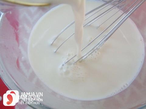 cách làm sữa chua cho bé từ sữa đặc và sữa tươi 2