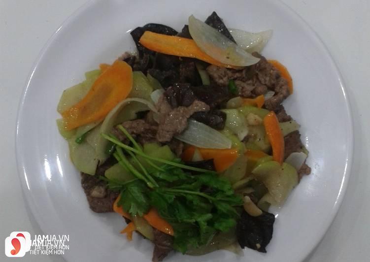 Cách xào thịt bò với hành tây và cà rốt 2
