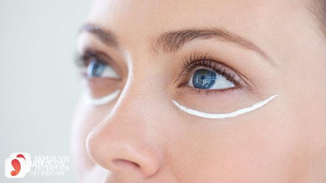 Cách sử dụng kem dưỡng mắt Innisfree 1