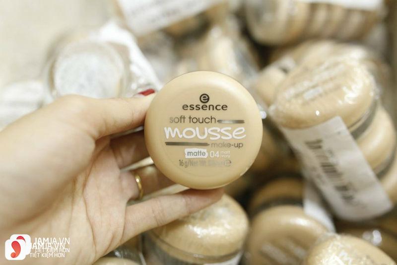 Essence Soft Touch Mousse Make-Up 1