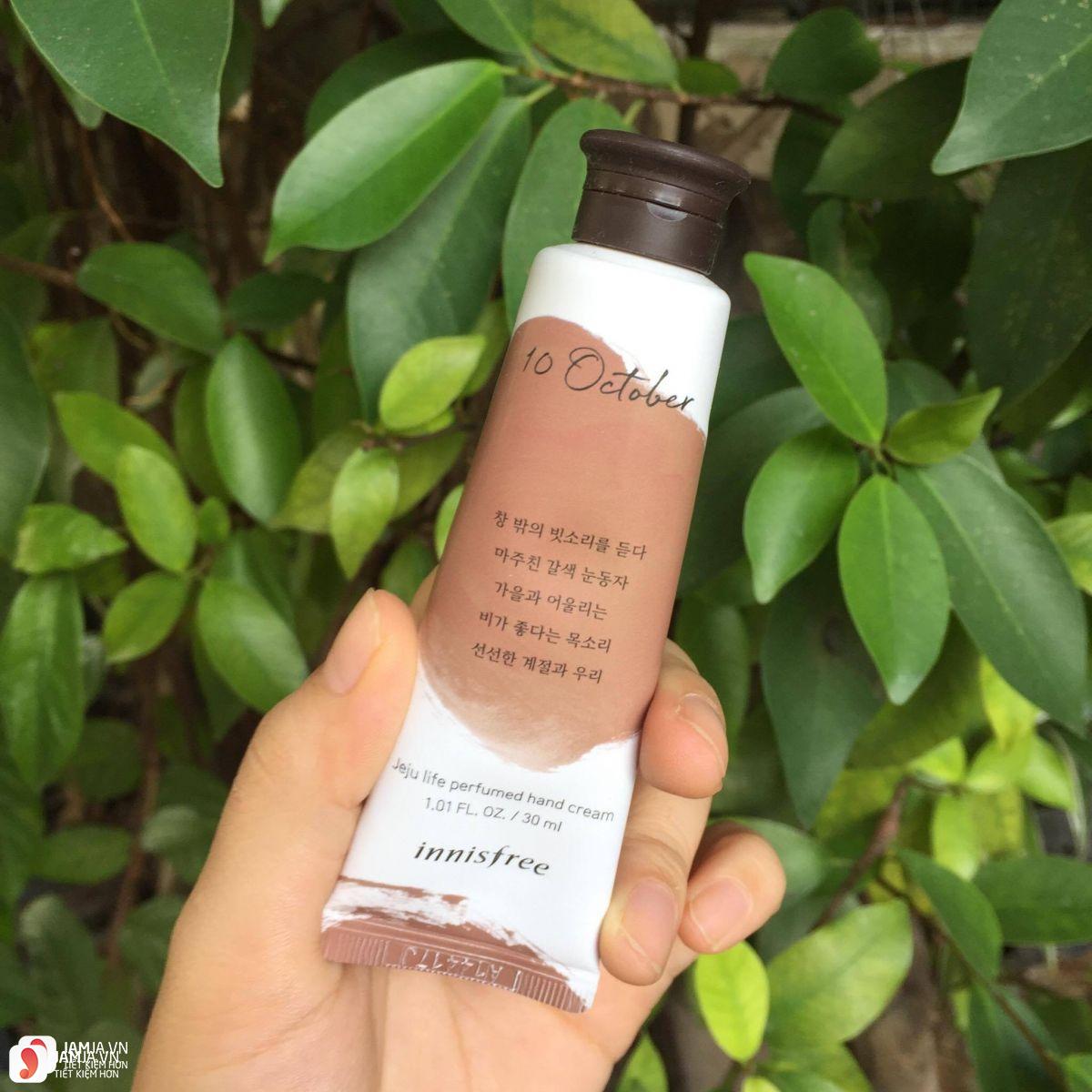 Review chi tiết kem dưỡng da tay Innisfree Jeju Life Perfumed Hand Cream 12