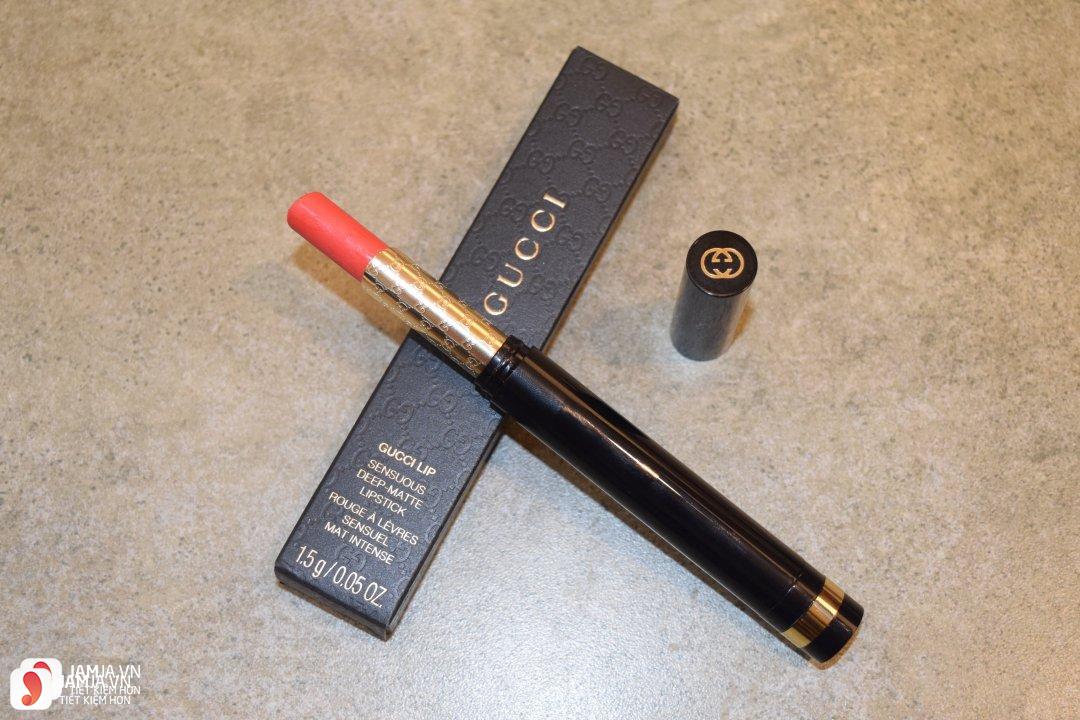 Review son Gucci Sensuous Deep Matte Lipstick 9