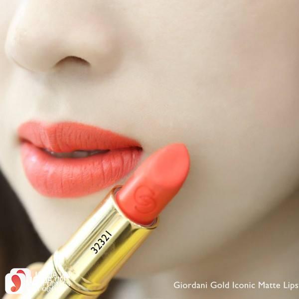 Review son Oriflame Giordani Gold Iconic Matte Lipstick SPF12 9