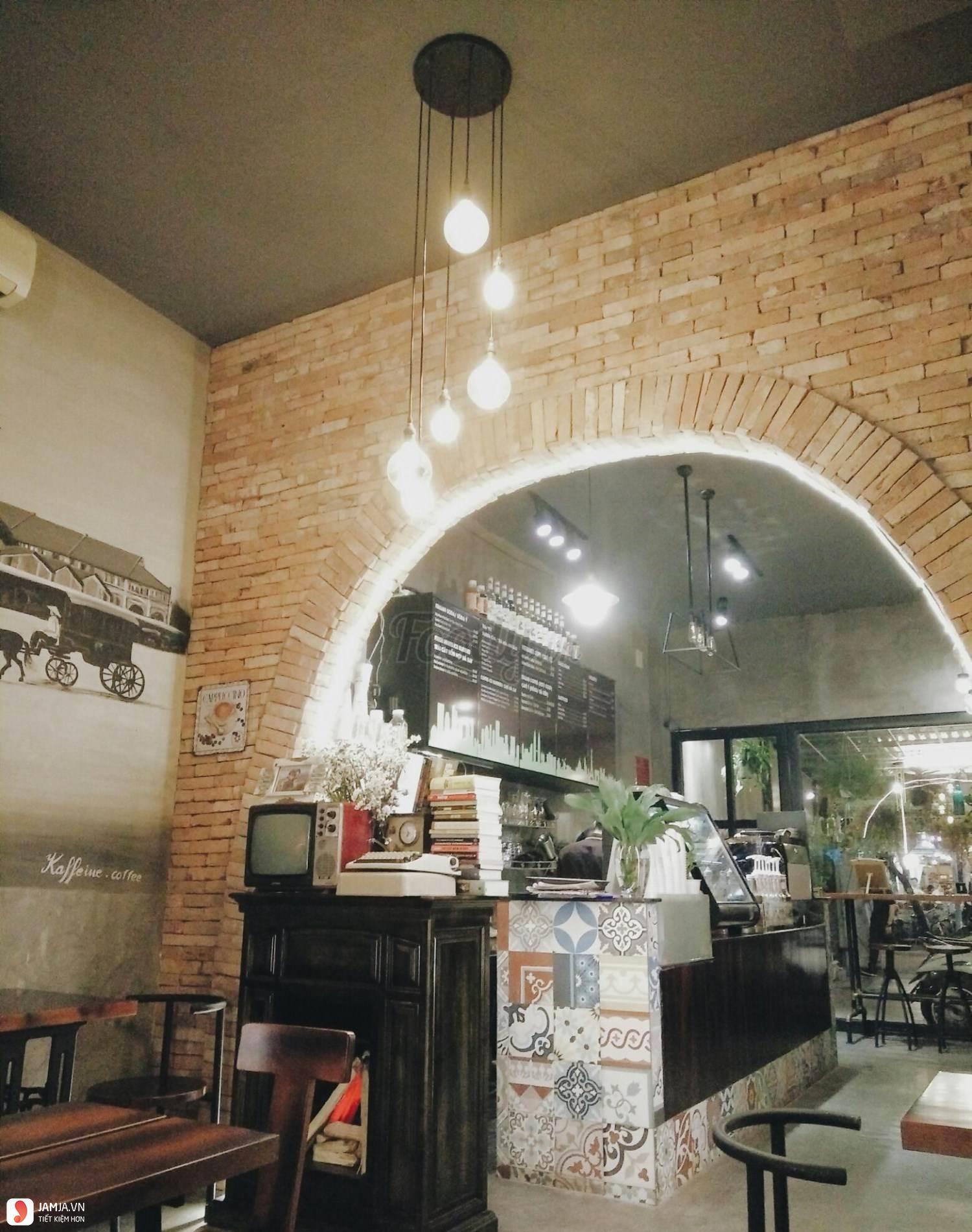 Không gian quán Kaffeine Cafe tại Thống Nhất