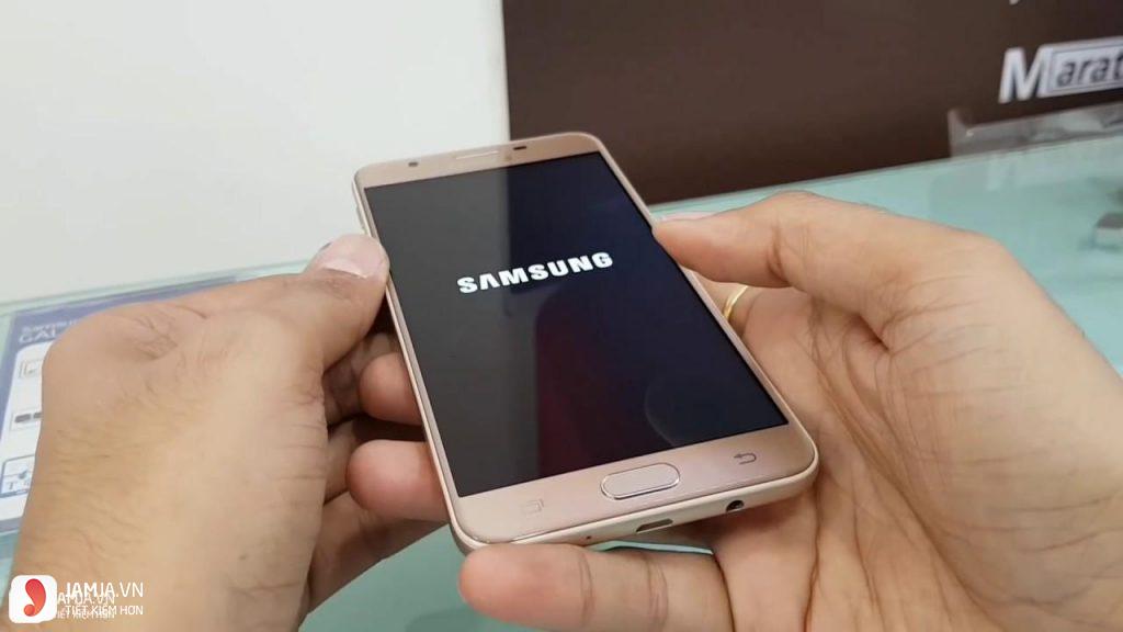 Điện thoại Samsung Galaxy J7 anh2