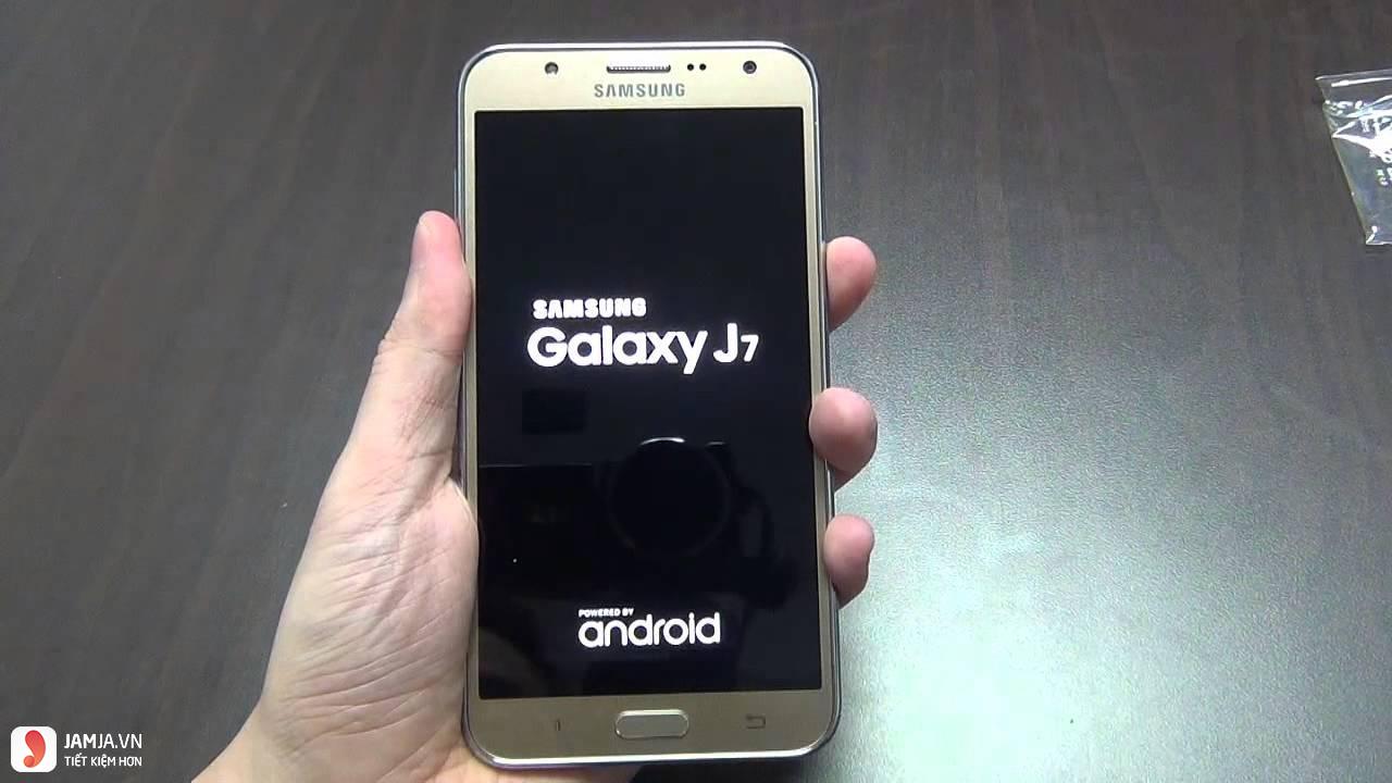 Điện thoại Samsung Galaxy J7 anh1