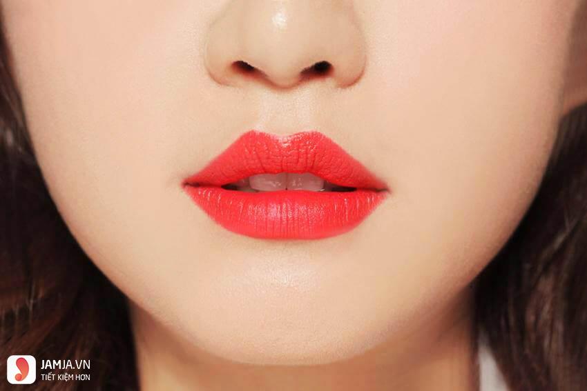 Farmasi True Color Lipstick màu 26 Red Carpet