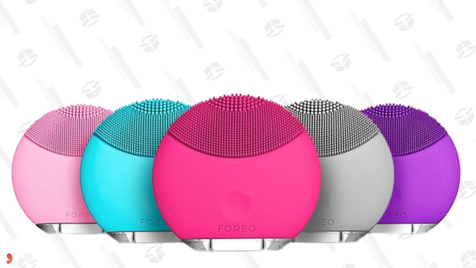 Foreo Luna mini stylish and compact face cleanser brush