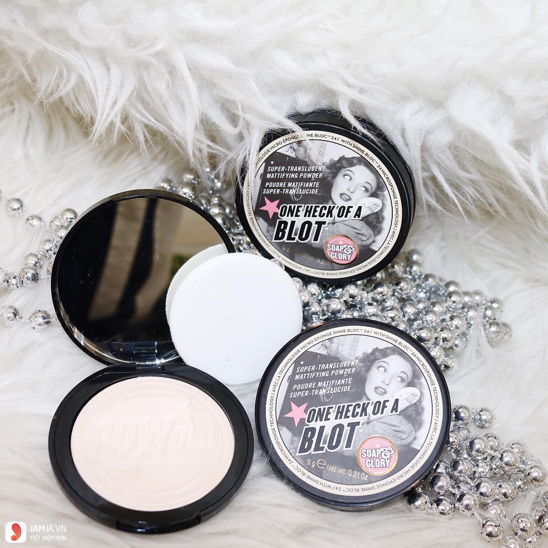 Phấn phủ Soap and Glory One Heck Of A Blot Powder1