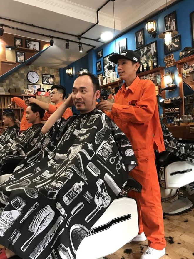 Đông Tây Barbershop 1