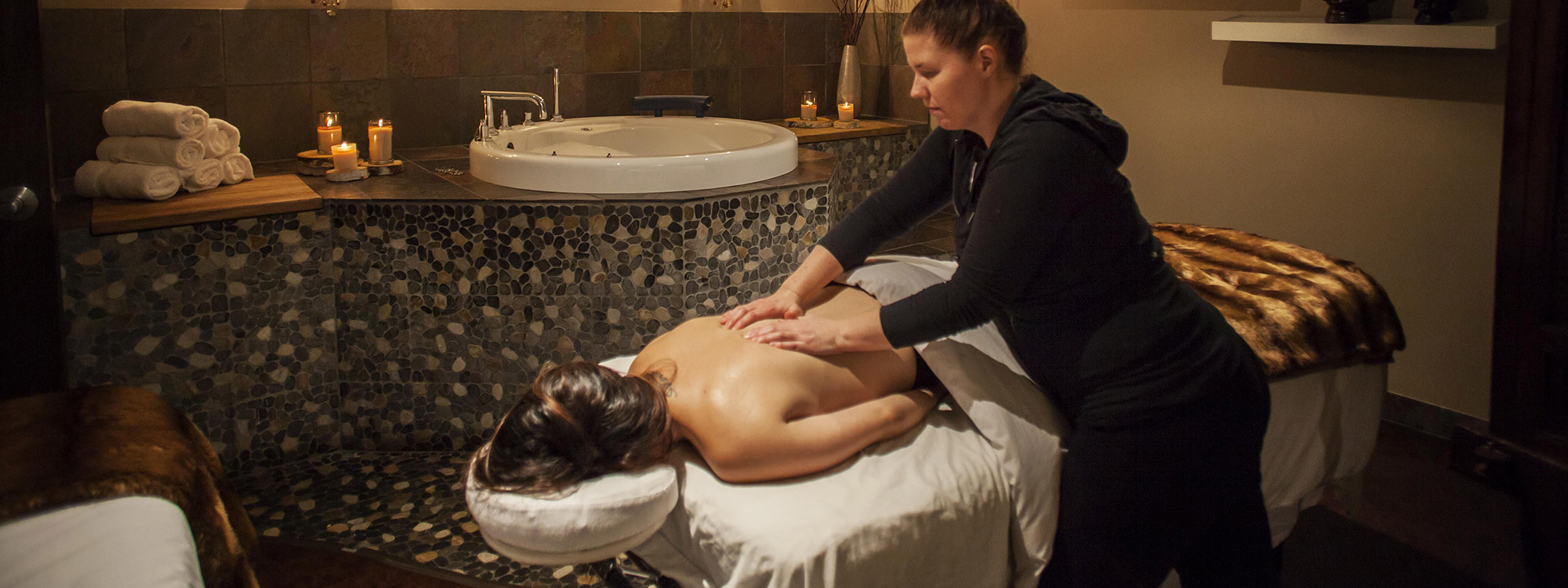 dịch vụ massage tại Mineral Spa