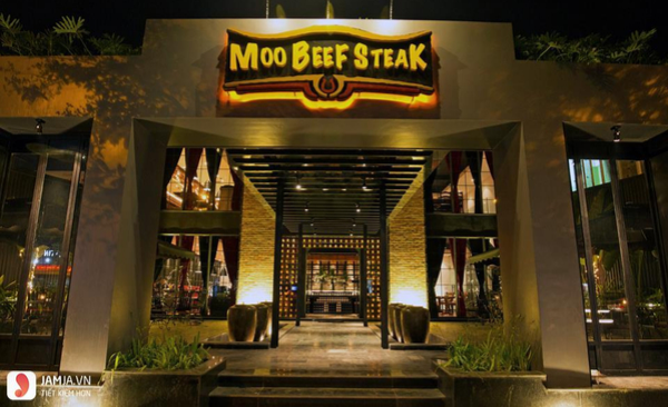 không gian nhà hàng rượu vang Moo Beef Steak